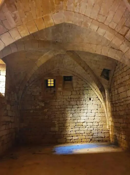 Demeure Du Xiiie-Xive S. Dans La Cite Medievale. Gourdon-en-quercy 0*,