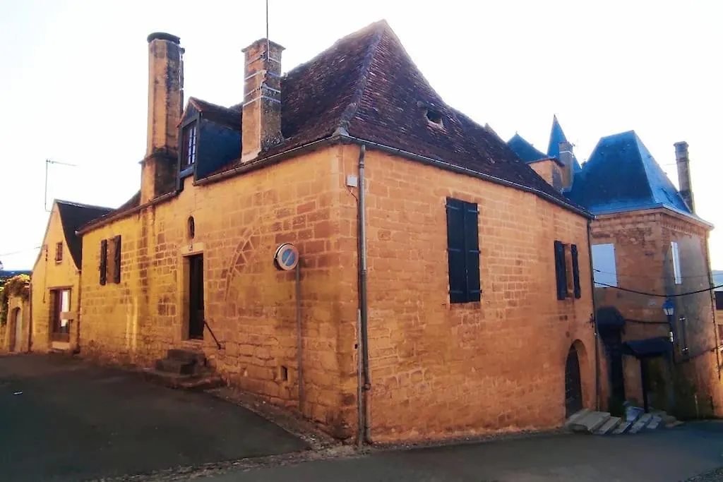 Demeure Du Xiiie-Xive S. Dans La Cite Medievale. Gourdon-en-quercy